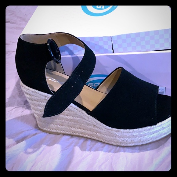 Soda Shoes - Soda wedges. Size 9. Style Fabia-s